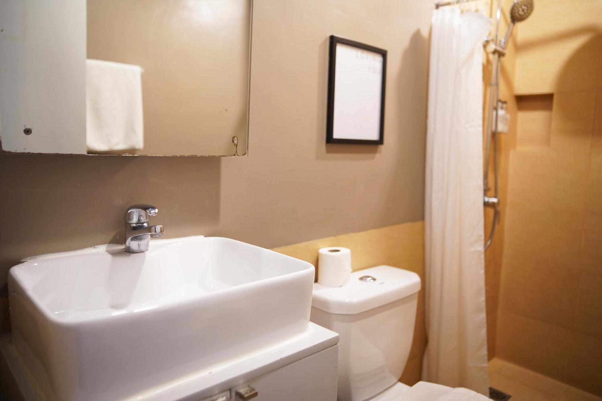 Abraham Manila - Located In Central Makati (Adults Only) Makati City Bilik gambar